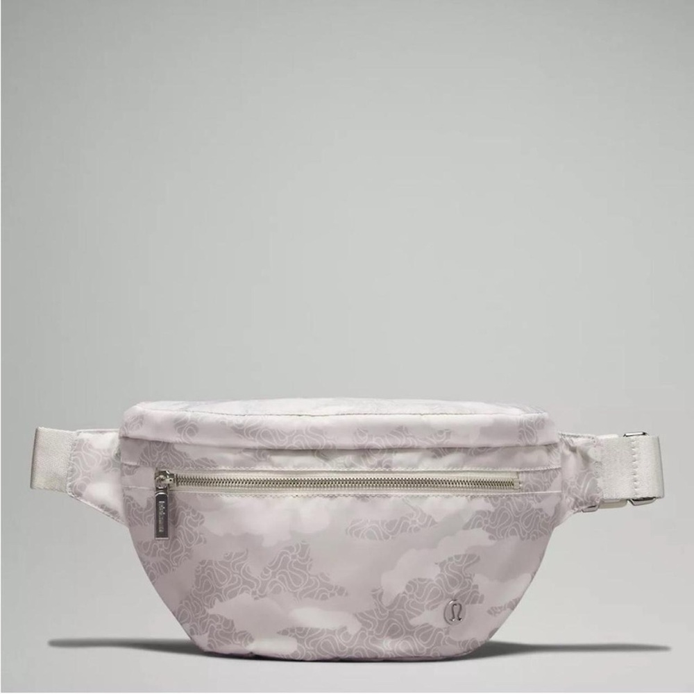 Lululemon City Adventurer Belt Bag 2.5L- HYCO/WHTO